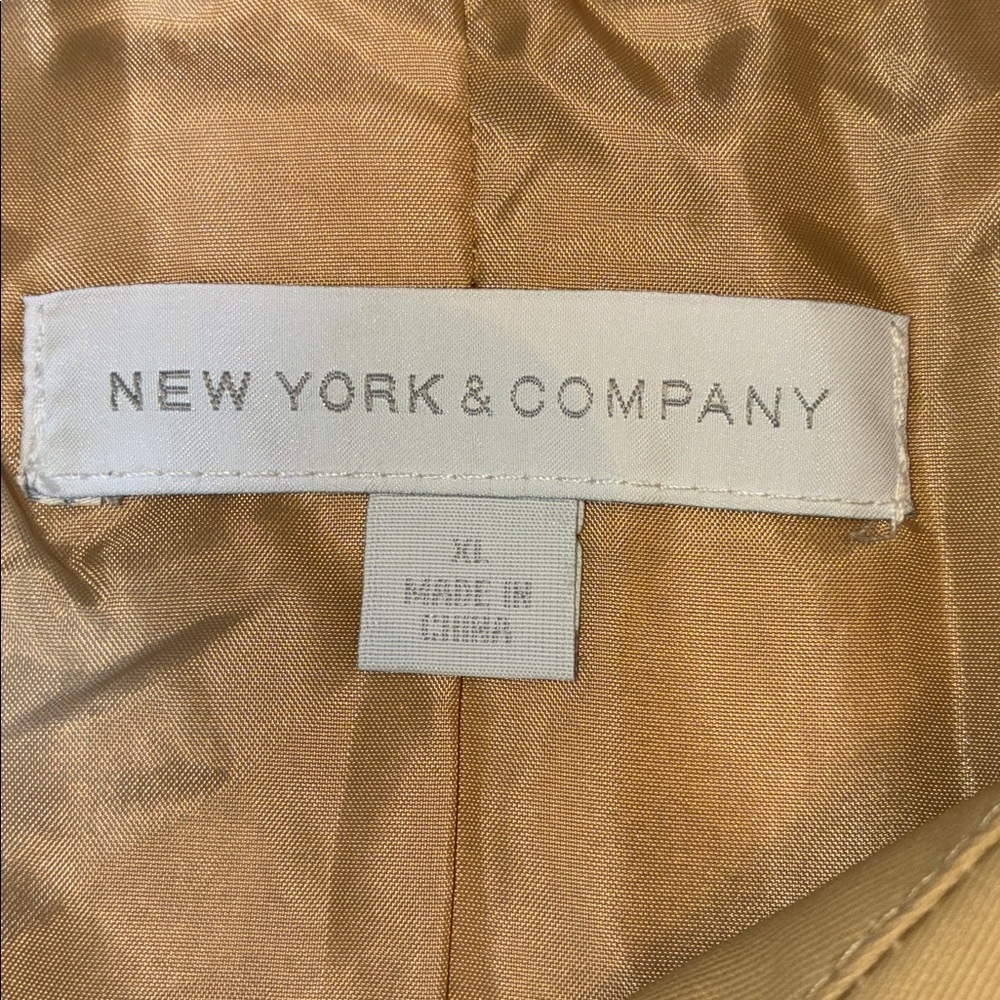 NEW YORK & CO Trench Coat, Women's, XL, Beige, EUC Tortoise shell buttons/buckle - Picture 11 of 16
